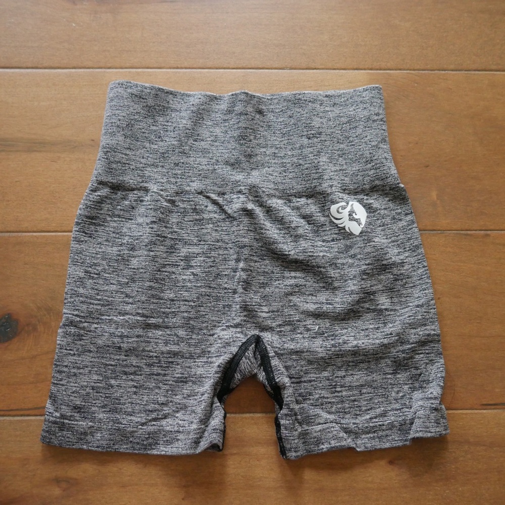 Women’s best move seamless shorts